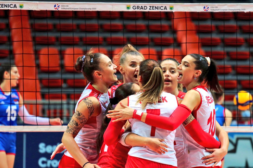 🥇🏆 Şampiyon filenin genç sultanları! 

Bosna Hersek'te düzenlenen 2020 Avrupa Genç Kızlar Şampiyonası'nın finalinde Sırbistan'ı 3-2 yenerek şampiyon olan 19 Yaş Altı Genç Kız Milli Voleybol Takımımızı yürekten tebrik ederiz.🇹🇷👏🏼