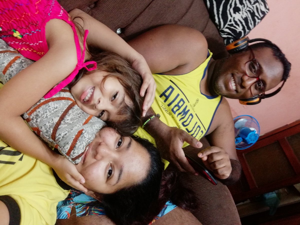 ks_c20's tweet photo. @FOXChannelLA #familiasdesprinfield #FAMILIAMUNTZ https://t.co/M7hFtCXWL9