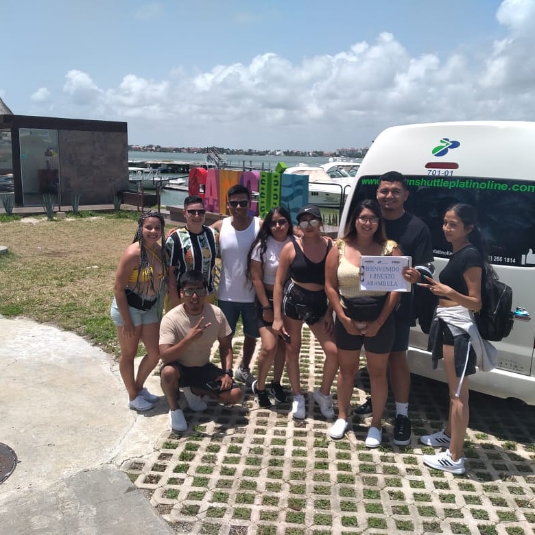 LineaDoradaCUN's tweet photo. Seguimos recibiendo y atendiendo turismo gracias por su preferencia muchachos fue un placer atenderlos. https://t.co/oTFlgEoMls