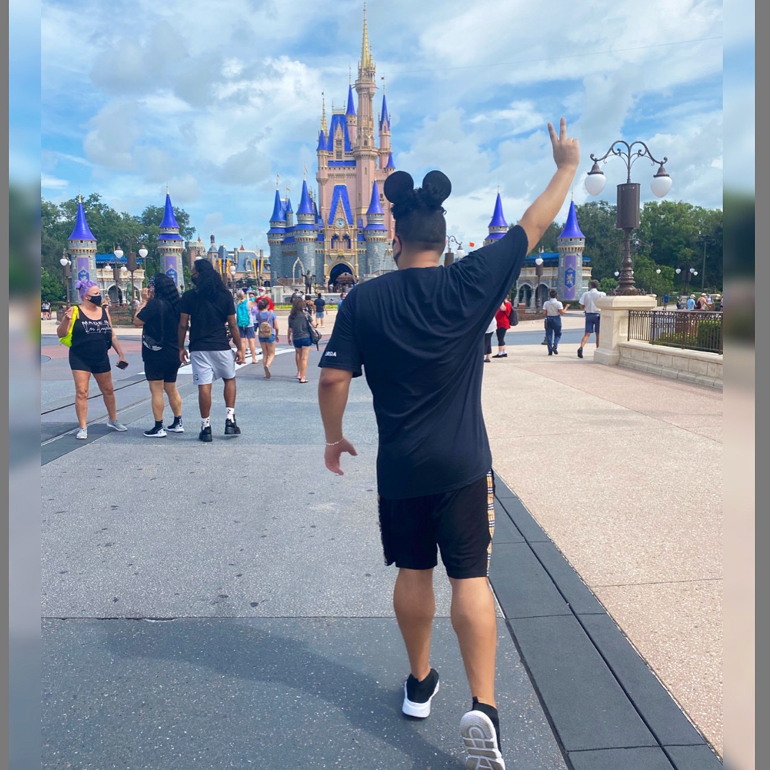 RichLux713's tweet photo. Disney world ๐ had a blast
#disney #DisneyWorld #disneyvip #disneyworldvip #vipdisney https://t.co/Q7iIGwnZpH