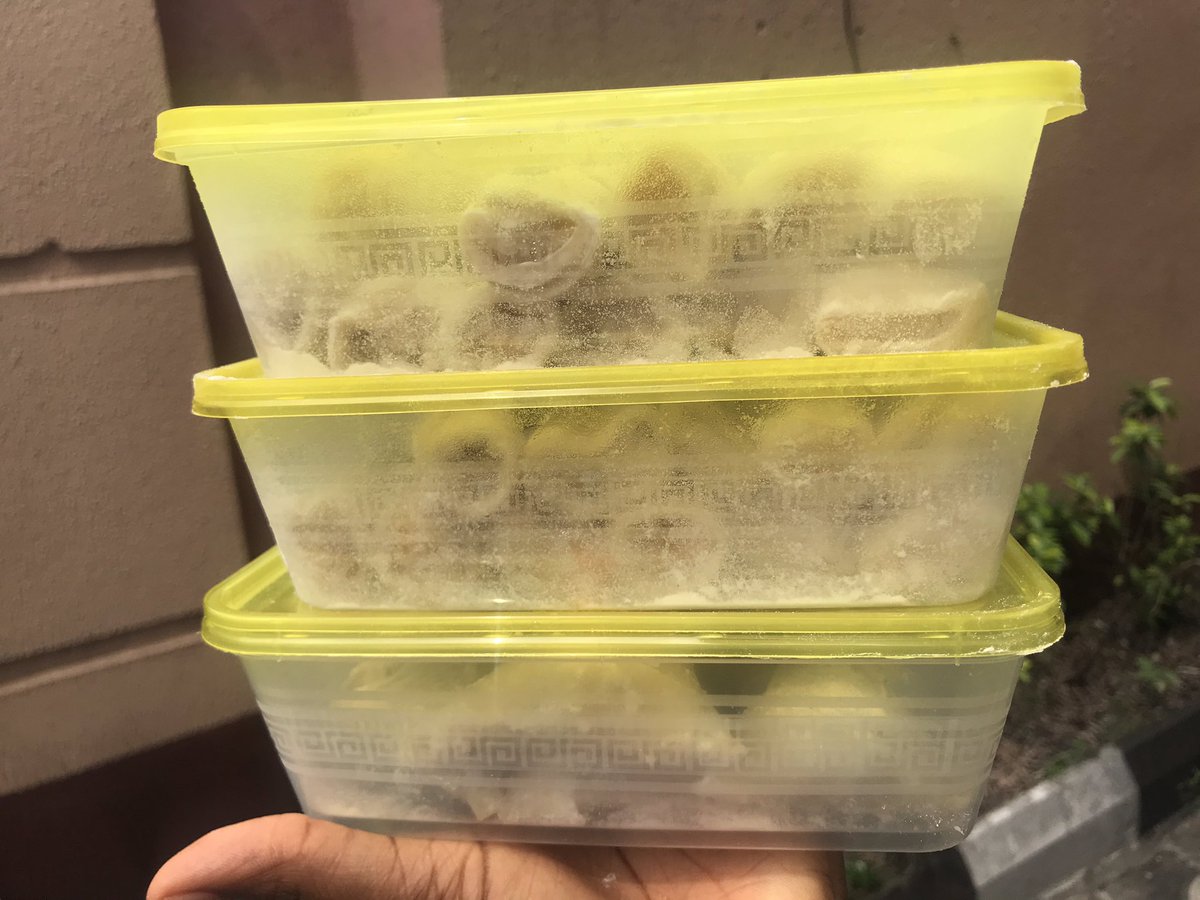 immschops's tweet image. Frozen chops o’clock, frozen chops still available for delivery tomorrow 🥰🥰🥰, price tag N1,000 for 10 samosas or 11 spring rolls 😍😍🙏🏽🙏🏽