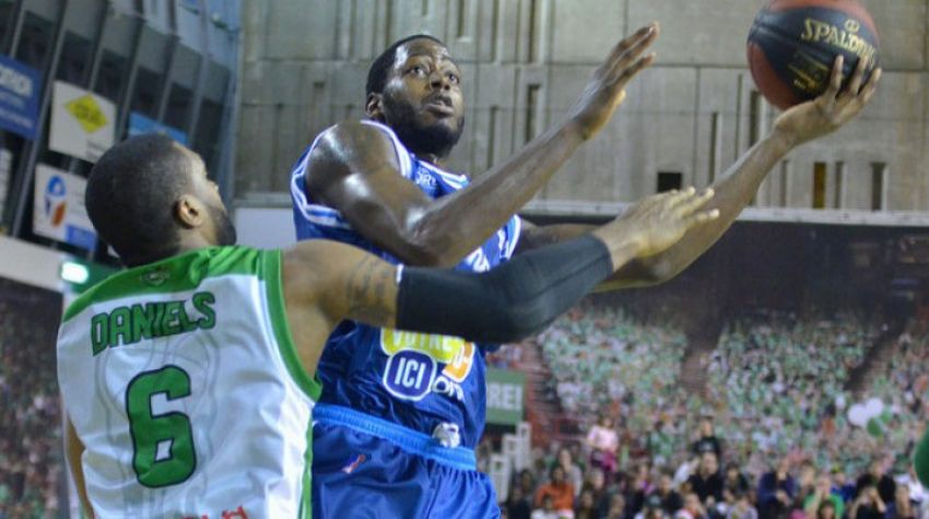 Be_BasketFr's tweet image. Vous le reconnaissez ? Six ans après avoir été relégué en #ProB avec la @ChoraleRoanne, il lutte désormais pour le titre #NBA avec les Los Angeles Clippers.
📸 @olivierfusy