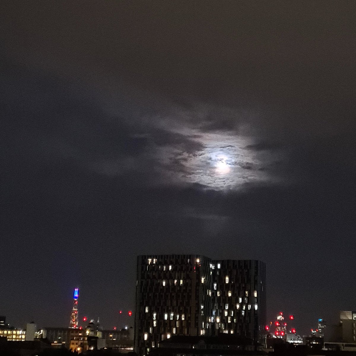 vonStrunckel's tweet photo. The spectacul of tonight's not-yet Full Moon suggests we're in for a doozy. Learn how to use its powerful energy or prepare for a roller coaster ride when it's actually full on Wednesday. https://t.co/VOnJY2BuYA