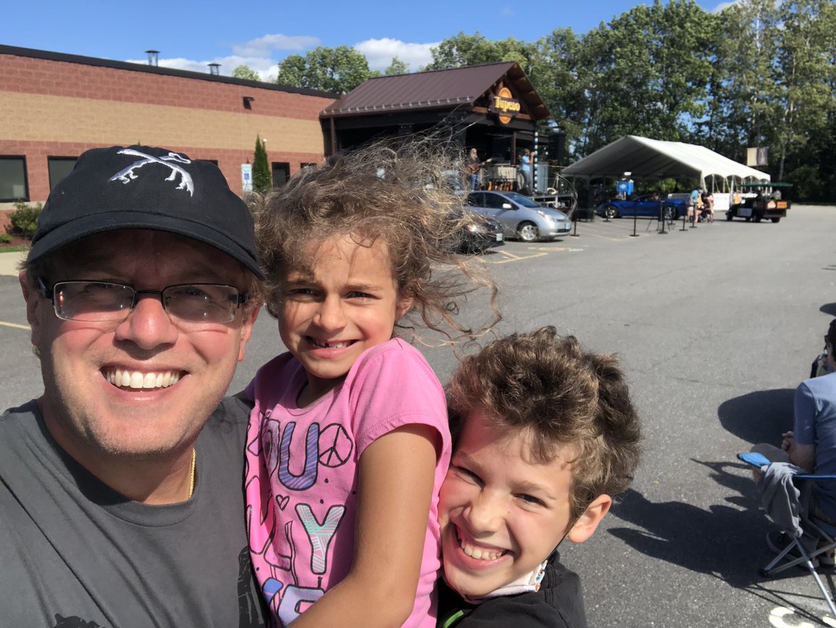 Cefinkle's tweet photo. 3pm, in a parking lot, one space away from everybody else is a strange way to go to a concert, much less take your kids to sss their very first one. But when the band is @carbonleaf, you always know the show is going to rock! #carbonleaf #cfks https://t.co/zS5ld7kuFy
