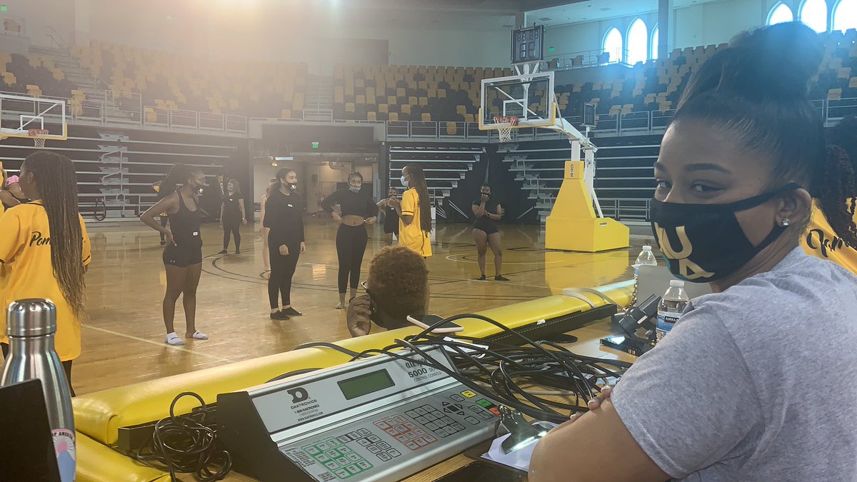 xulagoldengirls's tweet photo. Golden Girl advisor, @kkgallow , adds feedback to dancers as they learn a new dance for the next round of cuts! βMake sure to count throughout the dance!β
#drippedingold #goldengirltryout @shearonroberts #MSCM2500 https://t.co/dDMwTqvUiH