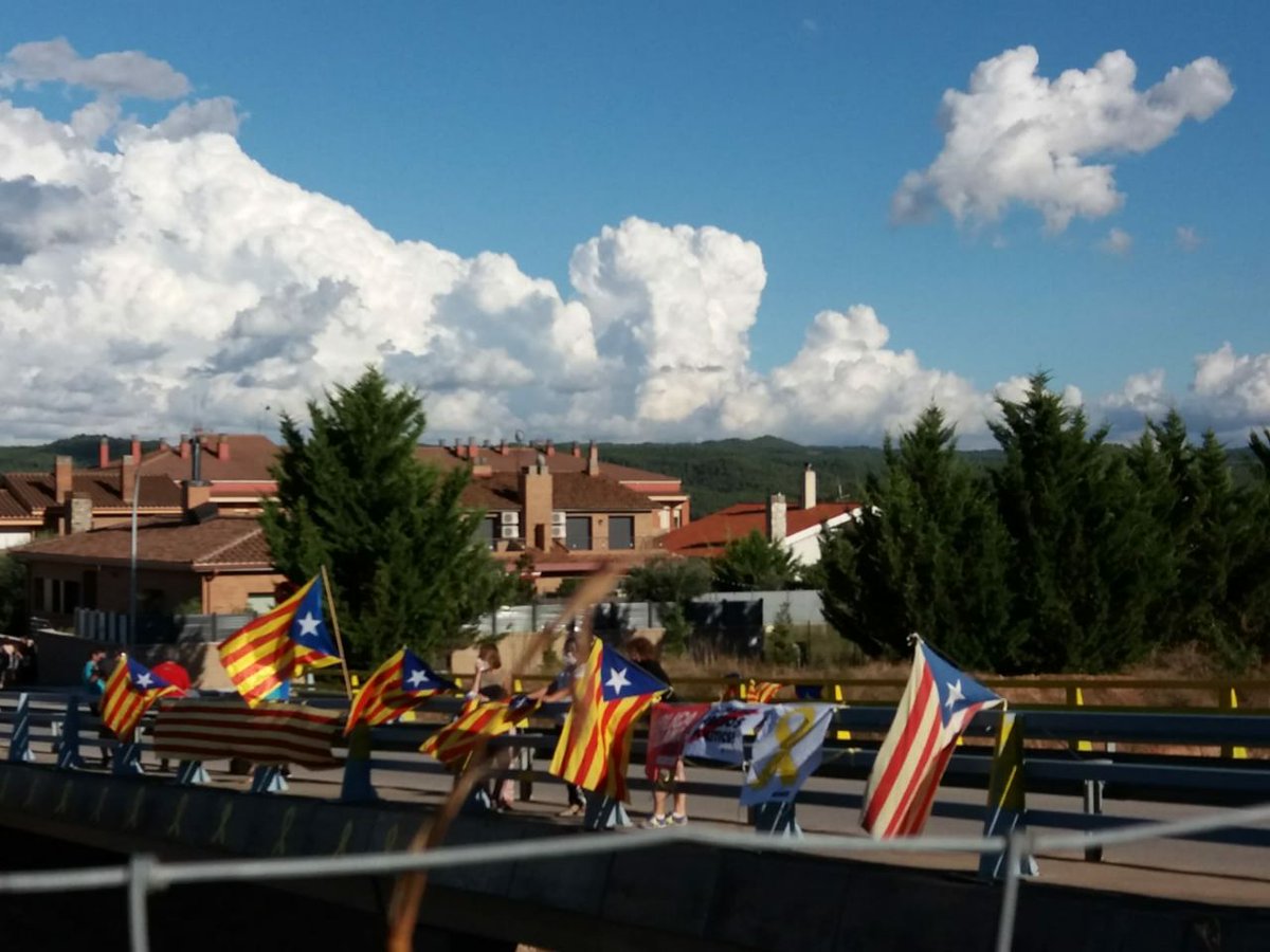 La regió 7 de l'<a href="/assemblea/">Assemblea Nacional Catalana</a> desplega la campanya Ponts per la Independència en sis ponts del seu territori: Berga, Gironella, Navàs i Sant Vicenç de Castellet a la C-16 i Jorba i Castellolí a la A-2.