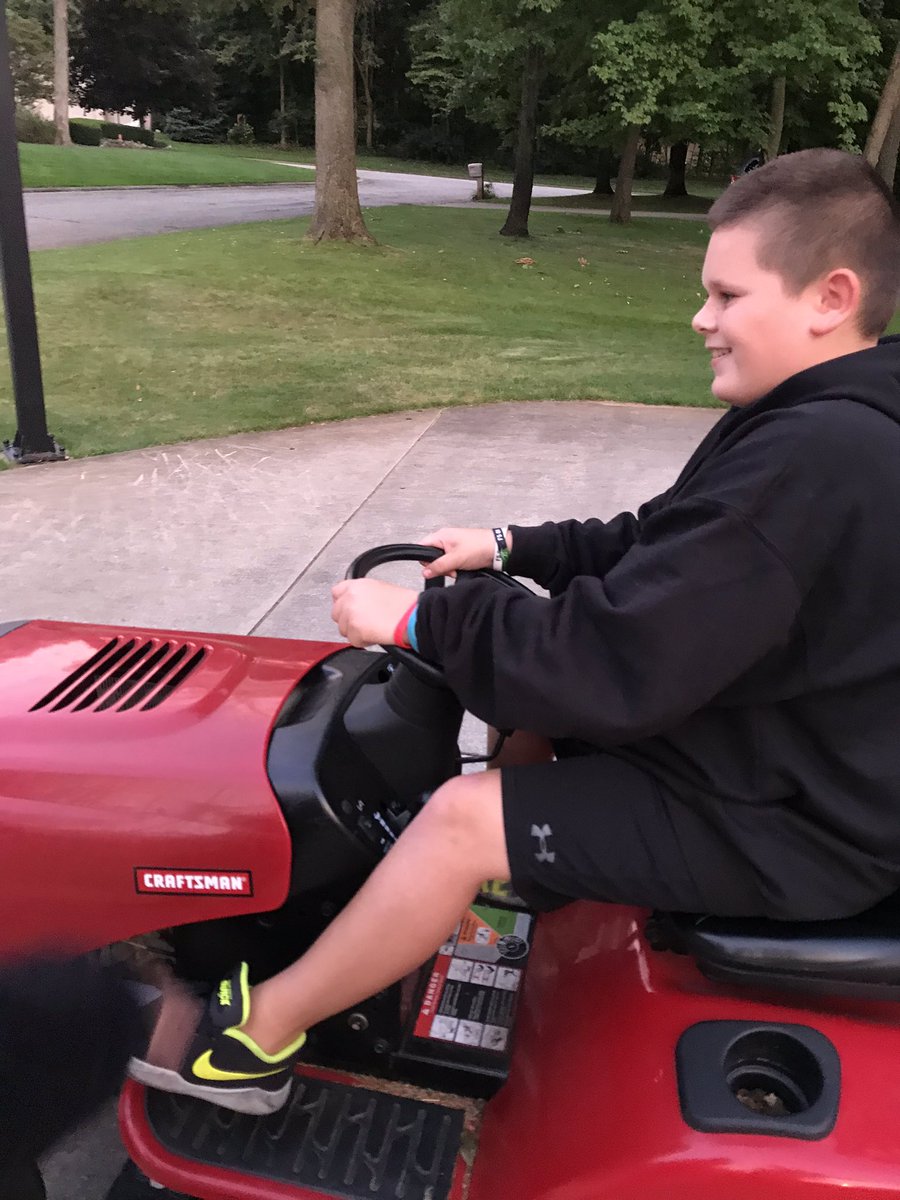 ck5121's tweet image. Might of been the best day of his life yesterday....Hope he’s this excited when he HAS to mow! #keepitexciting @CoachKoehlerCHS