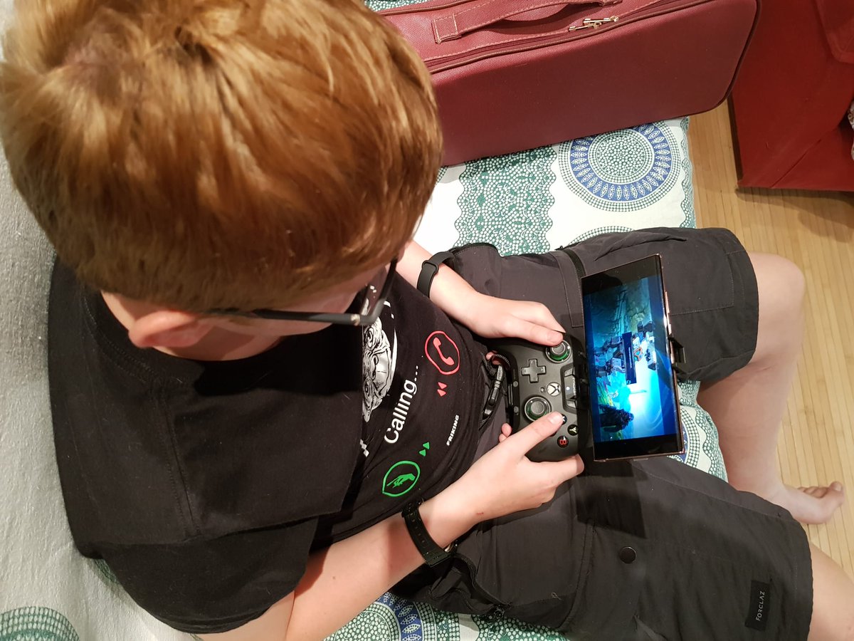 javierbzp's tweet image. Pues el #Note20Ultra5G es muy buen móvil y está muy bien, pero como @SamsungEspana no me mande otro terminal me da que lo voy a catar poco. Tengo a los dos turnándose para probar el mando de @Xbox_Spain #XboxGamePass