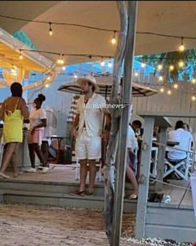 que hermoso terminar el día con muchas fotos de niall, esta hermoso pupii