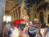 RamananPr's tweet photo. Atheist Executive Officer who refused Perumal's Theertha Prasadam in disdain and obstructed Viswaroopa Dharsan. Colluding with TOI Xtian Reporter he stopped  Brahmaratham ritual for years in Sri Ranganatha Swamy Temple, Srirangam, TN.
Article by @trramesh 
https://t.co/ZtU9CAcuMs https://t.co/MDXAIOfWTh