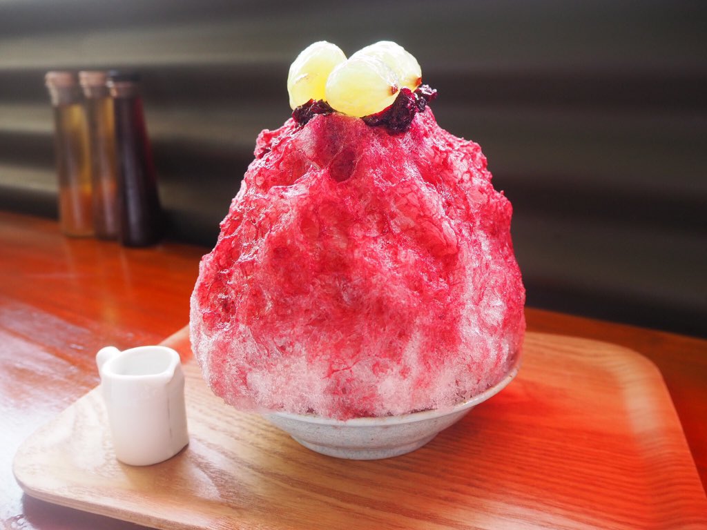 تويتر Parlor Vinefru 銀座 على تويتر おはようございます 裏メニュー 巨峰のかき氷 は数量限定でご用意します 巨峰の皮のジャムやヨーグルトエスプーマを中に加えて 別添えのホワイトラムでお楽しみ下さい だいぶ落ち着いてきましたので 15 00 16 00の