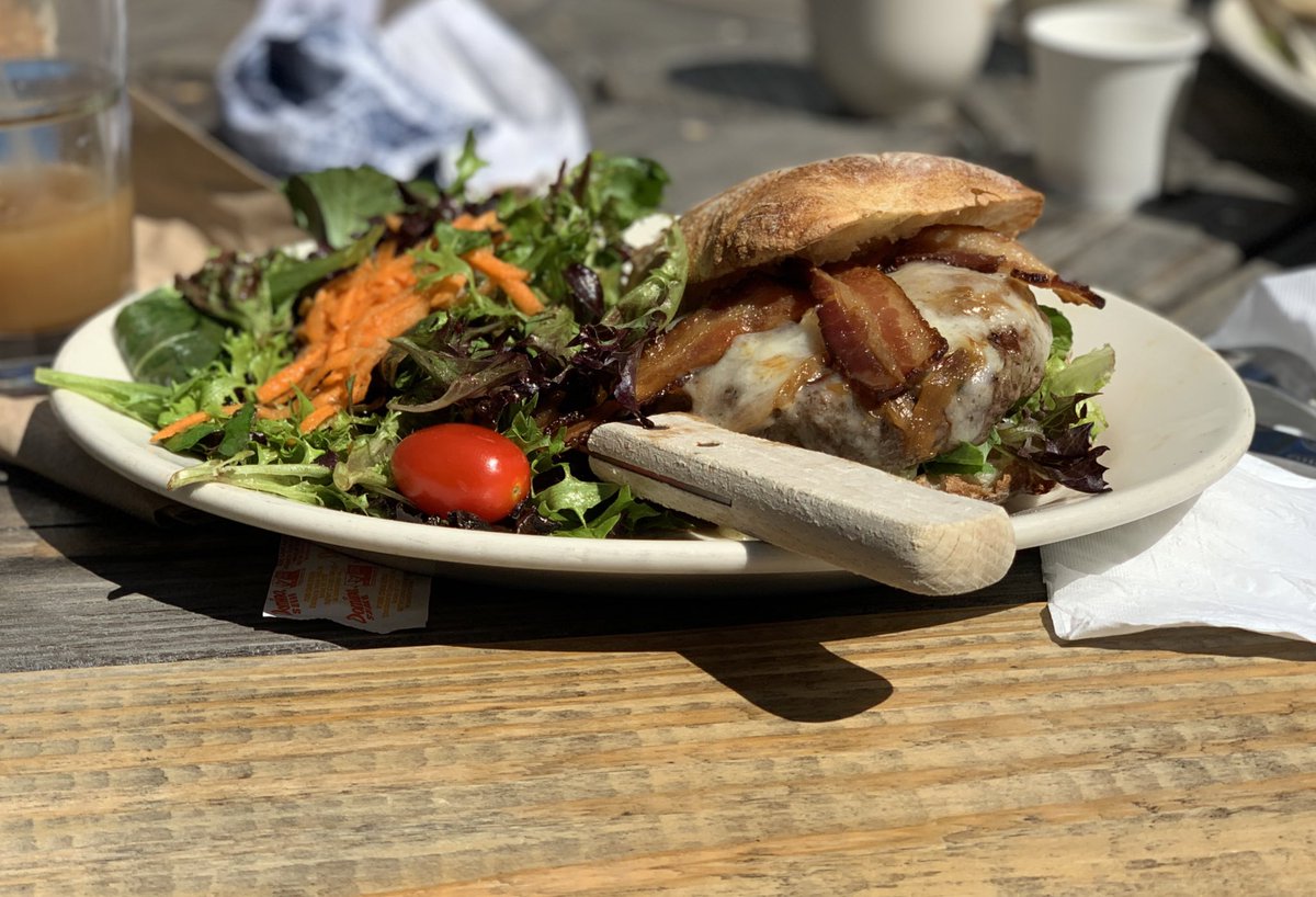 BstnBurgerClub's tweet image. MadisonBurger had a phenomenal #Burger @ESSELON in Hadley Ma this afternoon.   great outdoor dining spot.   And the #icedCoffee was tasty too.   Highly recommend. #Massachusetts #MassachusettsBurgers #Burgetime #CovidBurgers