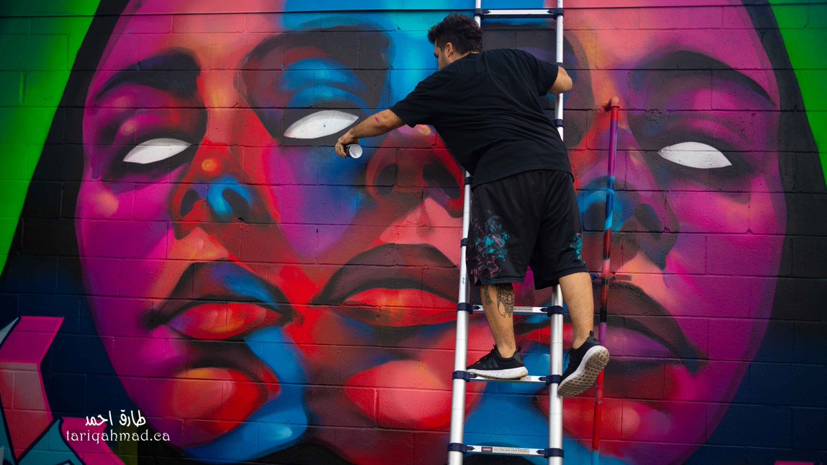 'Final touches' please RT to find the artist #streetart #streetarteverywhere #streetartist #Toronto #streetarttoronto #graffiti #graffitiart #35mm #lifeon35 #people #artist #ColourPhoto #fresh #NewShot #NEW #spraypaint #WallaceAve #footbridge #painting #onthewall #amazing #art