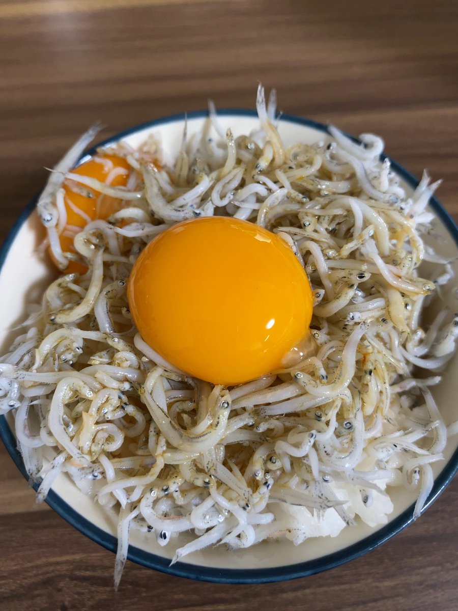 And here is my kid's breakfast. Yes, those are little fish and they LOVE it.