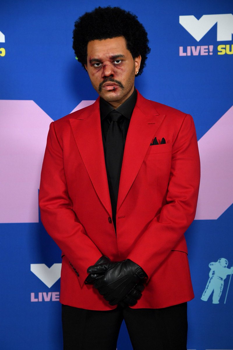 The Weeknd (<a href="/theweeknd/">The Weeknd</a>) at the #VMAs white carpet! 😍