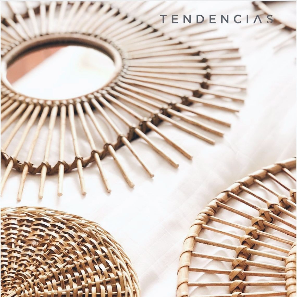 Theroomlook's tweet photo. ✨DESCUBRIMIENTOS✨ @tendencias.decor (en instagram) ofrece piezas decorativas 100% ecológicas y artesanales. Vayan a su Bio y antójense!
.
.
.
.
.
#espejos #espejosratán #decoración #descubrimientos #valelapenaver #artesanal #local #Colombia #accesorios #decoración https://t.co/tO0UkR7T38