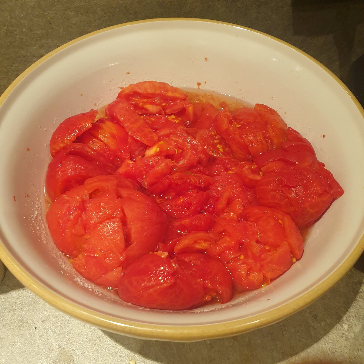 tomatoes look like this nowonions look like this nowcombinemix and salt top liberally. heat to just enough to get a simmer