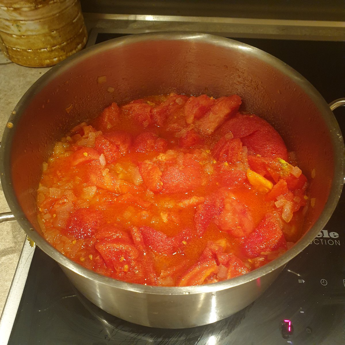 tomatoes look like this nowonions look like this nowcombinemix and salt top liberally. heat to just enough to get a simmer