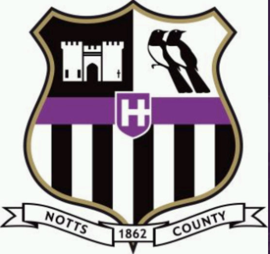 JakeBuggBrNews's tweet image. Em um projeto com o Bands FC e o War Child (instituição beneficente), o Jake lançou um pin exclusivo para ajudar na arrecadação de fundos para o #WarChildFC. Além dele, diversas bandas estiveram no projeto. O pin do Jake foi inspirado no antigo brasão do Notts County.