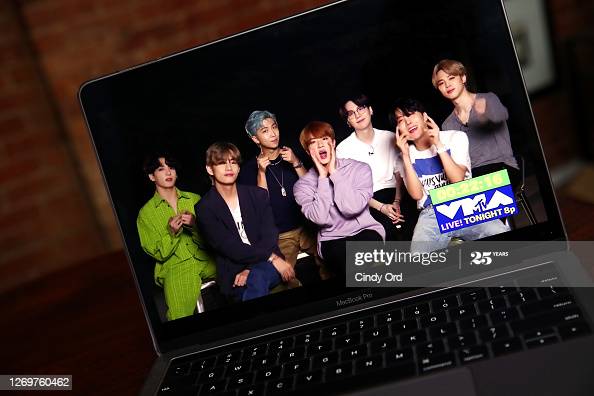 btsromaniateam's tweet image. BTS pe covorul roșu! 😂
🕺📸

@BTS_twt | #BTSatVMAs