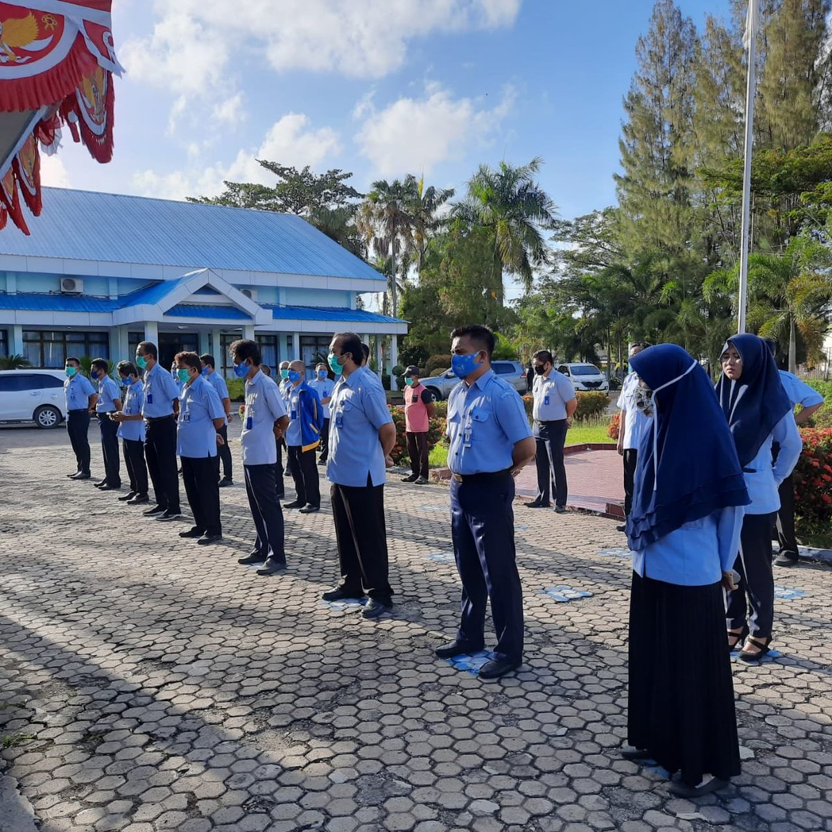 Supm_Bone's tweet photo. Memutus mata rantai penularan Covid-19 dimulai dari kedisiplinan kita bersama dalam menerapkan protokol kesehatan.

@Supm_Bone @brsdm_kp @Pusdik_KP https://t.co/ON1JFNmq0k
