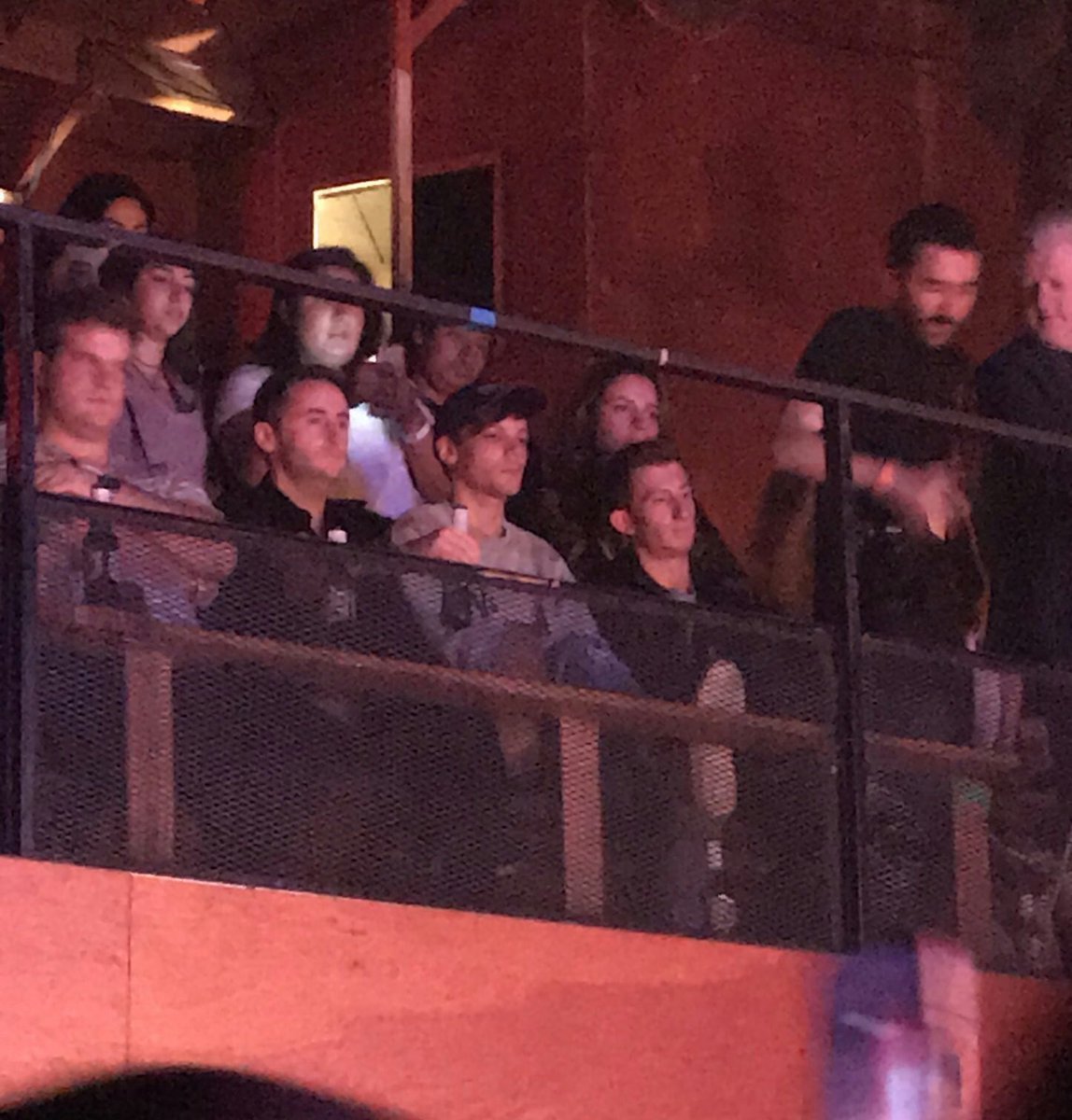 To make matters even more interesting he openly attends NiaII’s show at the Troubadour on the 21st, meaning the day right after H’s show 