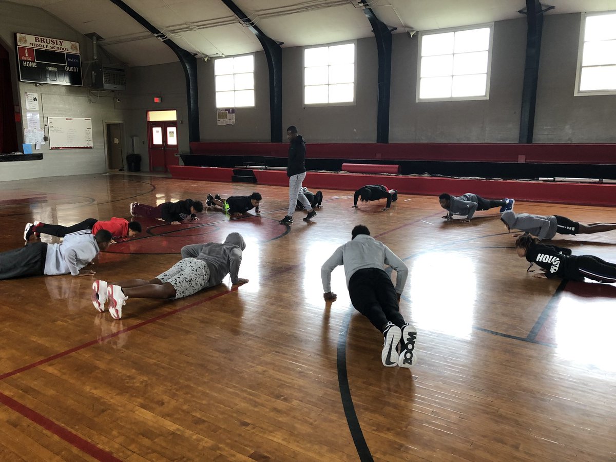 coachdmojack's tweet photo. Coaches, @HardHustle WE take great pride in making sure every player that joins our FAMILY return to their high school programs better basketball players and even better individuals! The players will have weight room workouts(along with levee work), speed and agility workouts! https://t.co/OqTZI8E5ZW