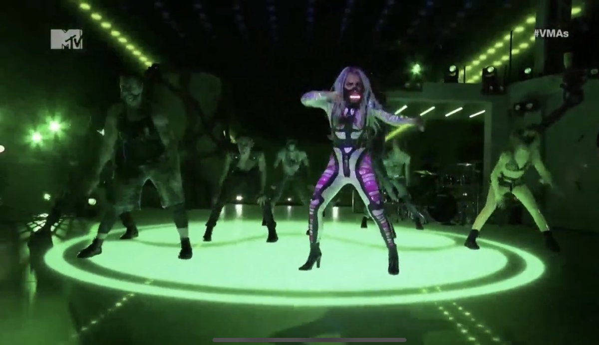 MTVLA's tweet photo. LADY GAGA. No hay más que decir. #VMAs https://t.co/pr5qbayBkD