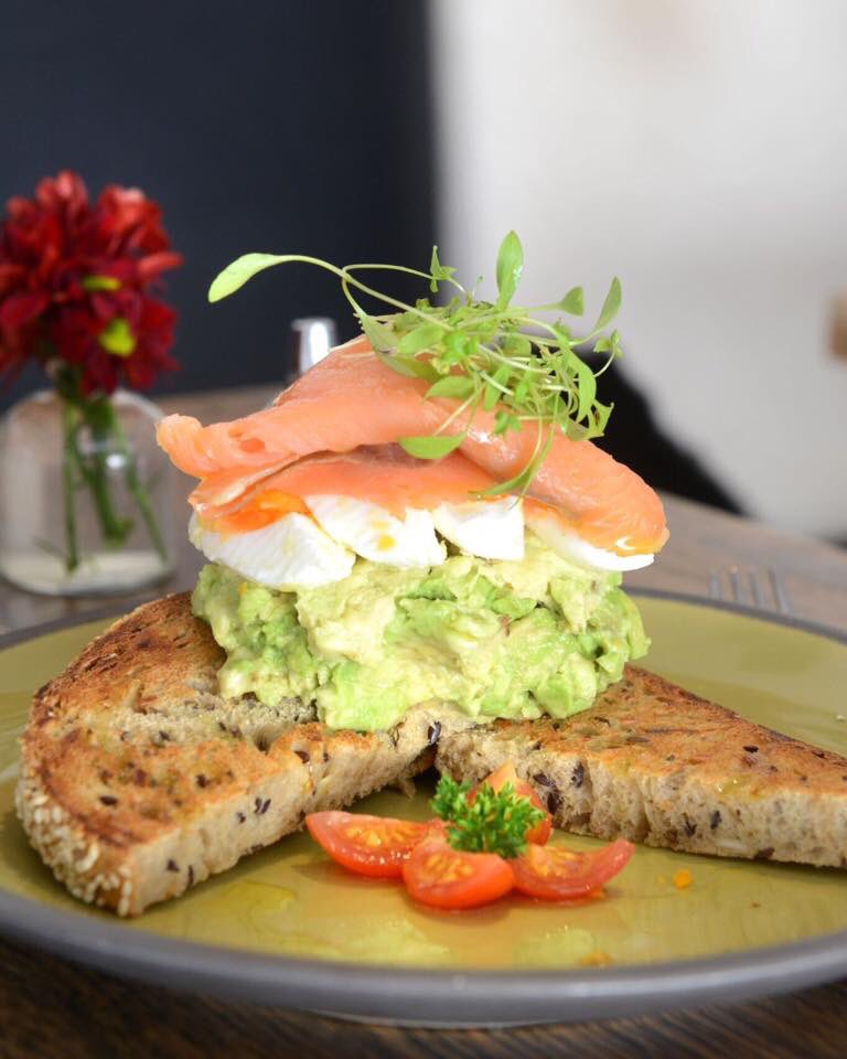 Even during lockdown you can still get the always popular mash avo on toast from us takeaway ... try it with boiled egg and smoked salmon 🐟 so yum!
#mashedavo