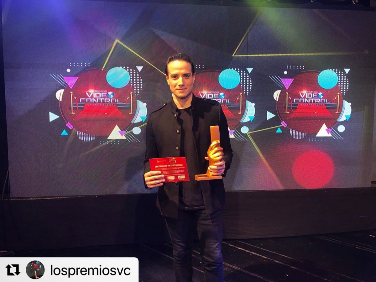 chintotorres's tweet photo. Solo puedo decir GRACIAS!
Siento mucha GRATITUD al saber que este noble oficio de escribir canciones hoy en día en el Ecuador🇪🇨 ya está siendo reconocido 
Gracias a @lospremiosvc / esto nos empuja a seguir a seguir mejorando . https://t.co/1GlXnEUyB3