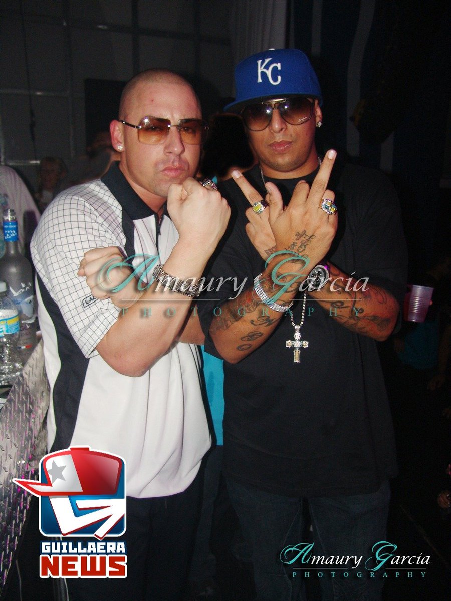 doctormannix's tweet photo. Uff antes de la guerra @cosculluela y @nengoflowofficial fueron a #flowladiscoteca cuando era #ClubLiquid y ellos cantaron en el release party de @delaghettoreal #GezzyBoys y todos tenían que estar super asicalao pregúntale a @doctormannix @Nelflow @djnelsonmusic @AmauryGarcia1 https://t.co/w5WPGwFSBO
