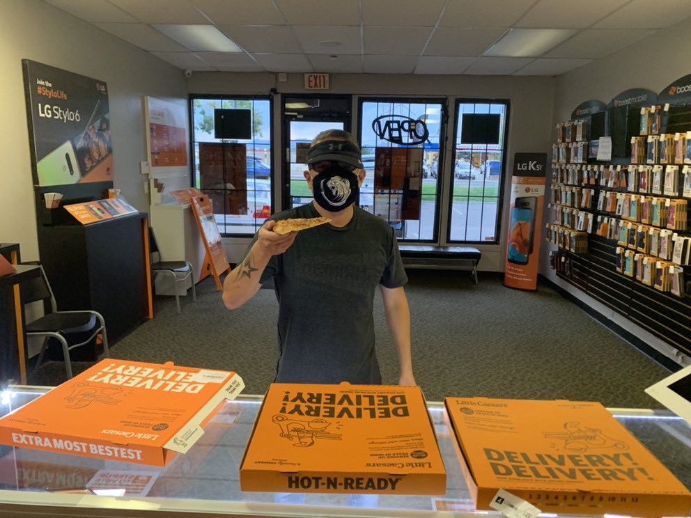 Customers got to enjoy some yummy Little Caesar’s pizza yesterday at our event!! 😋🍕🤤 #XtremeWireless #BoostMobile #Yumm #LittleCaesars <a href="/dallascody/">Dallas Deason</a> <a href="/LM_Pigeon/">lm_Pigeon</a> <a href="/7thFlais/">Martin Flais</a> <a href="/SEgeberg/">Nekila</a>