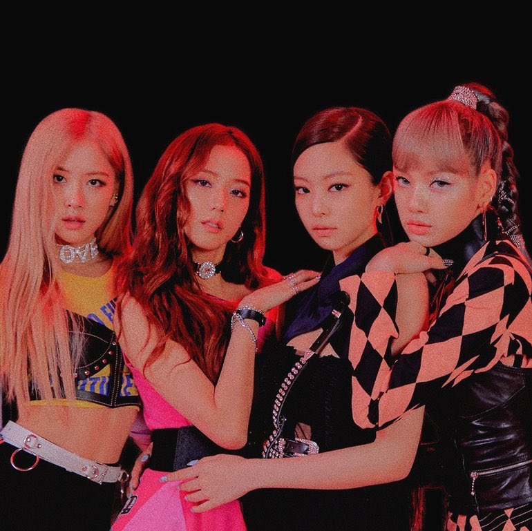 WBP1327__'s tweet photo. แม่ก้าเอารูป บพ ให้เป็นส่วนหนึ่งในโชว����องแม่ที่ #VMAs ด้วยอ่ะ อาจเพราะ บพ เป็นส่วนนึงในอัลบั้ม #Chomatica ของแม่ในเพลง Sour Candy ยังไงก็ขอบคุณแม่ก้ามากค่ะที่มอบโอกาสดีๆให้4สาวเสมอ รักแม่ 😭👑 บพ จะไปต่อให้สุดเลยค่ะหนูในฐานะบลิ๊งค์สัญญาจะผลักดันให้มากที่สุด  #GAGAPINK #BLACKPINK https://t.co/XxoI6jPUvw