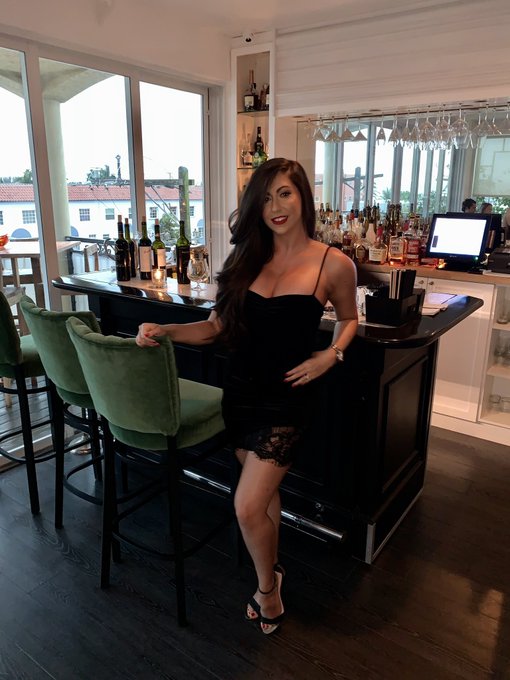 Perfect birthday. Private dining with my loves. Couldn&rsquo;t be happier 💋 https://t.co/7J4vKg6yg5<a href="/tag/tuesdaytease"class="tags"><span>#tuesdaytease</span></a>