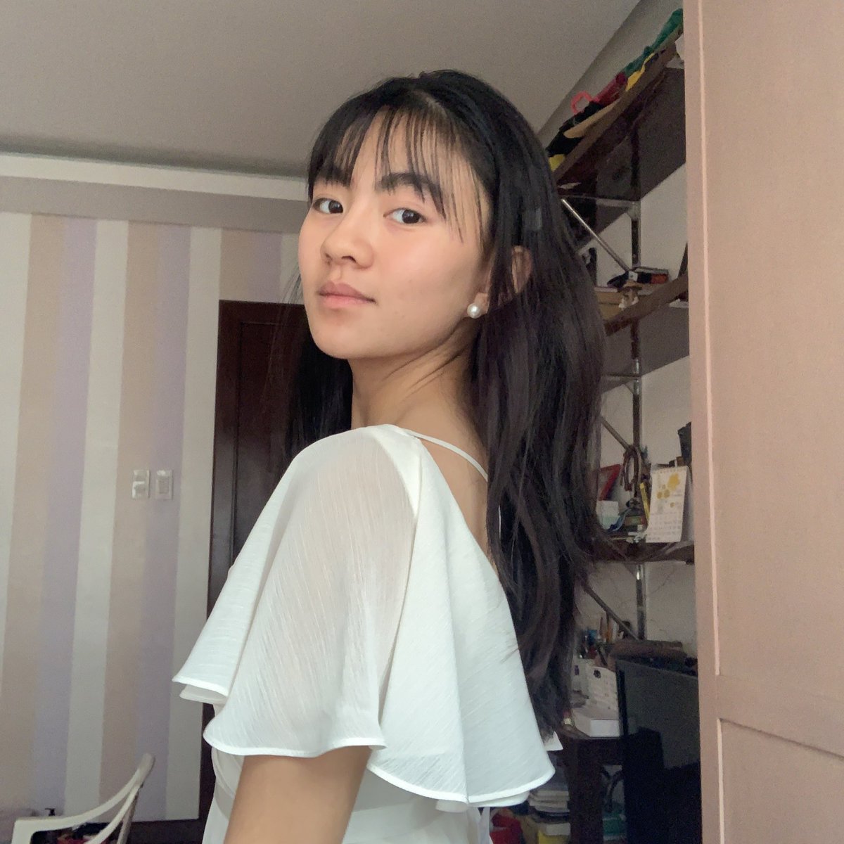 isabel_layson's tweet photo. like an angel 🤍 (ft my chair) https://t.co/lW9dIx6Ohi