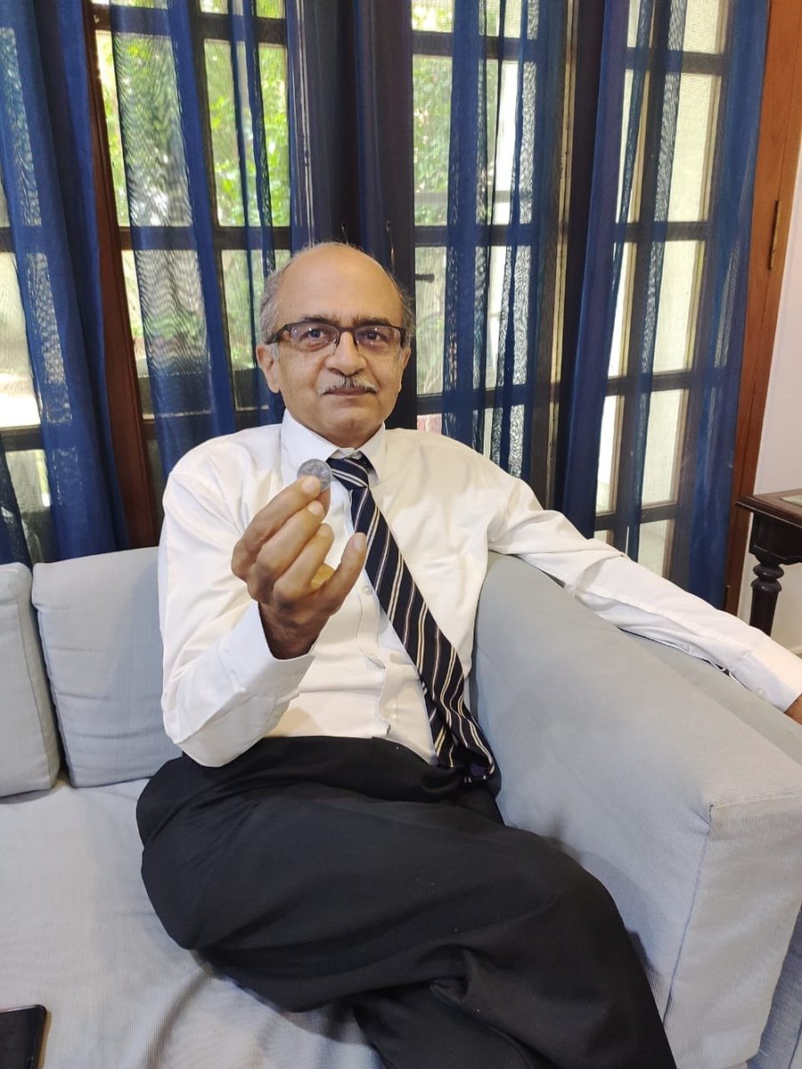 Pictures of Prashant Bhushan with Senior Advocate Dr. Rajeev Dhavan after the Judgment #SupremeCourt  #ContemptOfCourt  #PrashantBhushan  #PrashantBhushanCase Rs 1  #JusticeMishra  @pbhushan1