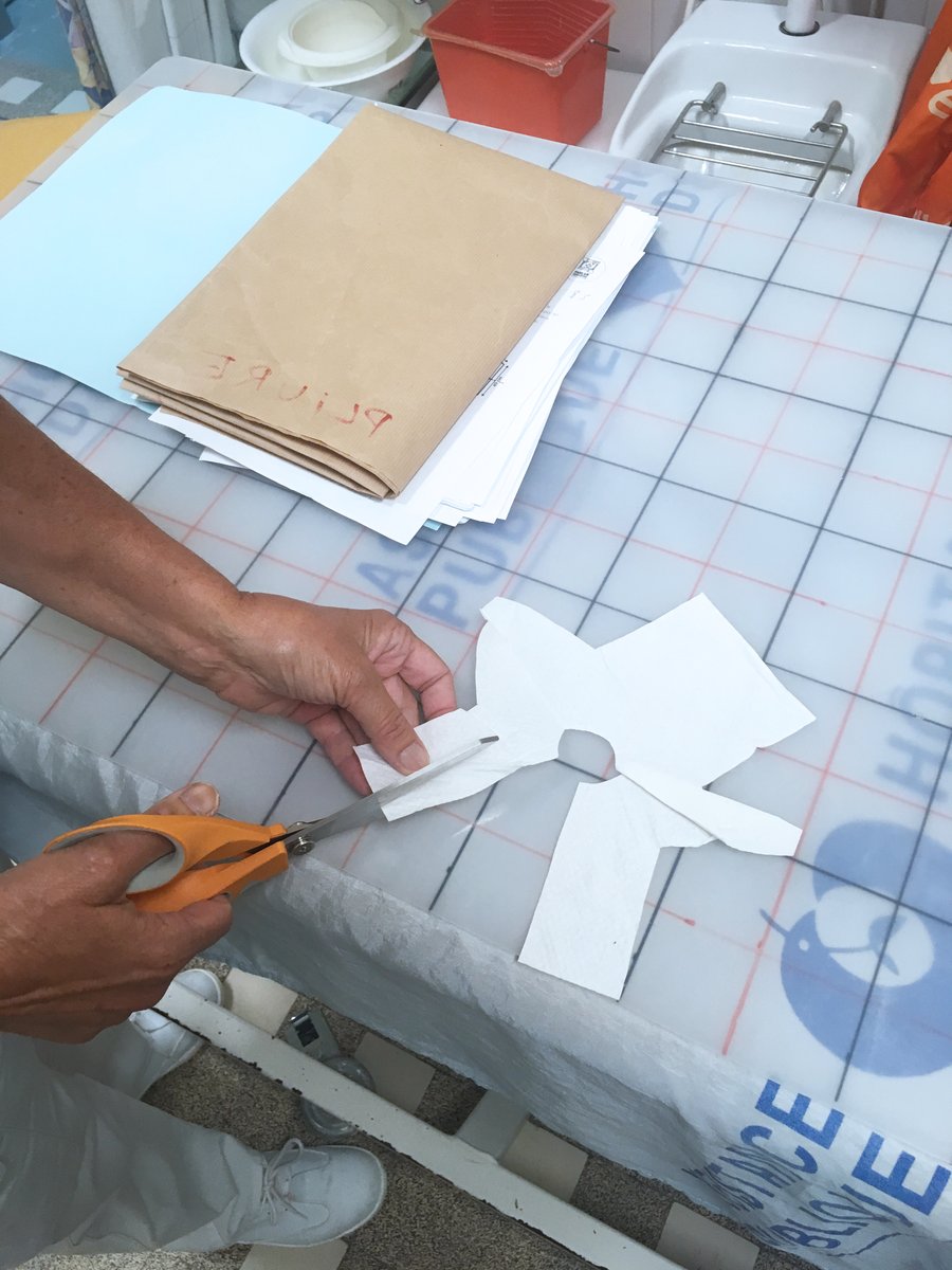 FablabBicetre's tweet photo. Bravo à l'équipe d'appareillage de l'@HopitalMaritime de #Berck qui a développé pendant le covid une 2e version optimisée de #surblouse à partir du patron réalisé par notre
@FablabBicetre ! Fichier bientôt disponible sur le Wiki pour faciliter sa diffusion.
#StayTuned #Fablab https://t.co/x6WITJK8en