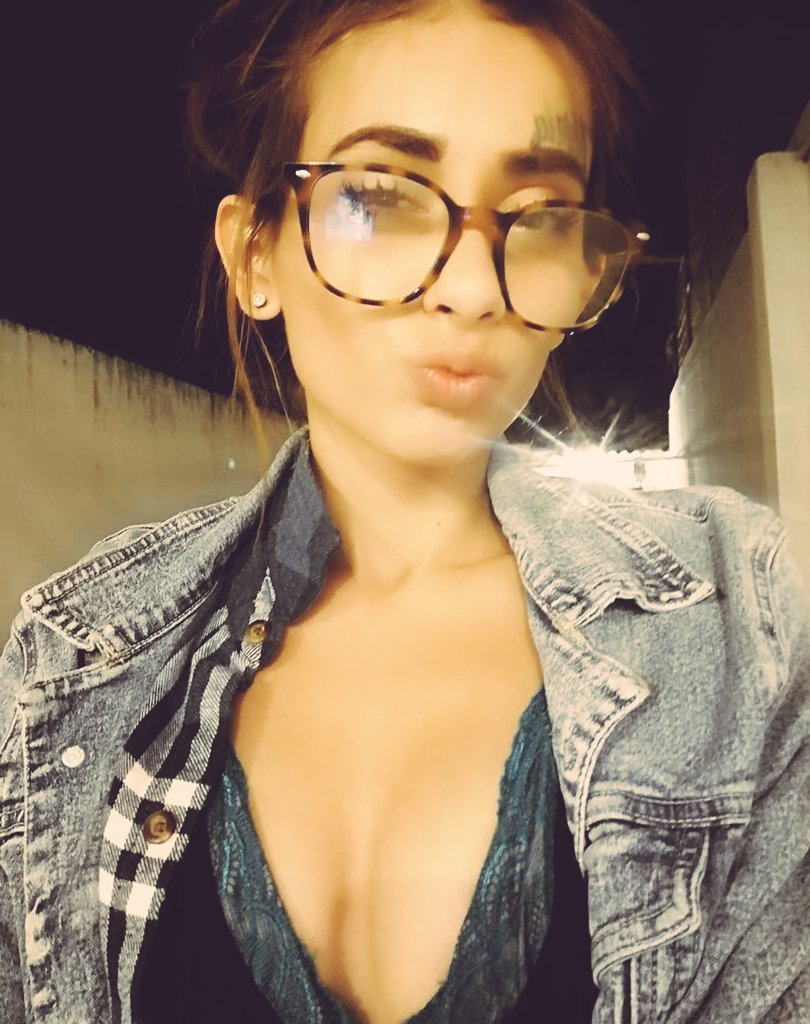 Que pasen una linda velada, mañana paso toda la información del evento en dónde participaré. ¡Los amo mis amores! Besos besos🤭🤭🤭🖤😈 https://t.co/5MDdqG7CFS