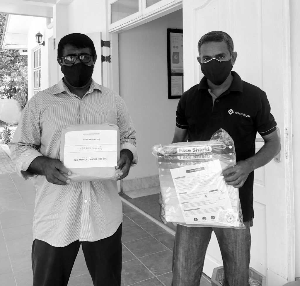 KGuraidhooHC's tweet photo. A very special thanks to #SEC96 (94-96) Batch for your generous contribution of 288 face shields &amp; 400 surgical masks in a difficult time like this. 
We would like to thank @baybebrow for handing over the items https://t.co/mYV6p8N5yc