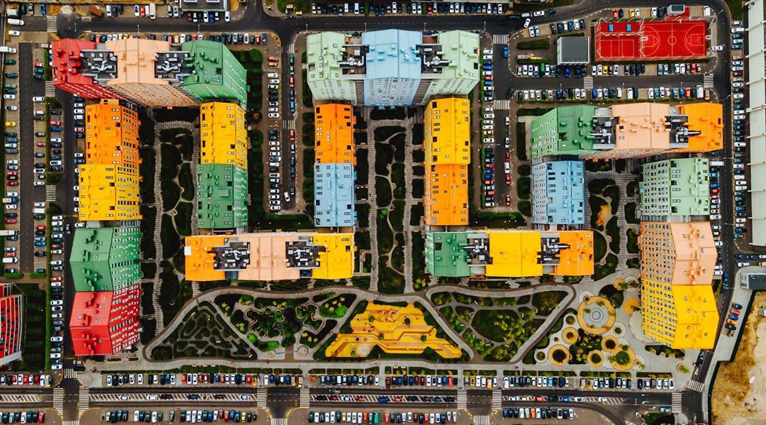 comfort_town's tweet photo. ЖК Комфорт Таун🏡🌈 від KAN🔹 – візуальний символ сучасної столиці.

📸 Дякуємо за фото @the_bodya

#comforttown #KAN #summer #kyiv #комфорттаун #літо #київ #киев https://t.co/tdXE609mE0