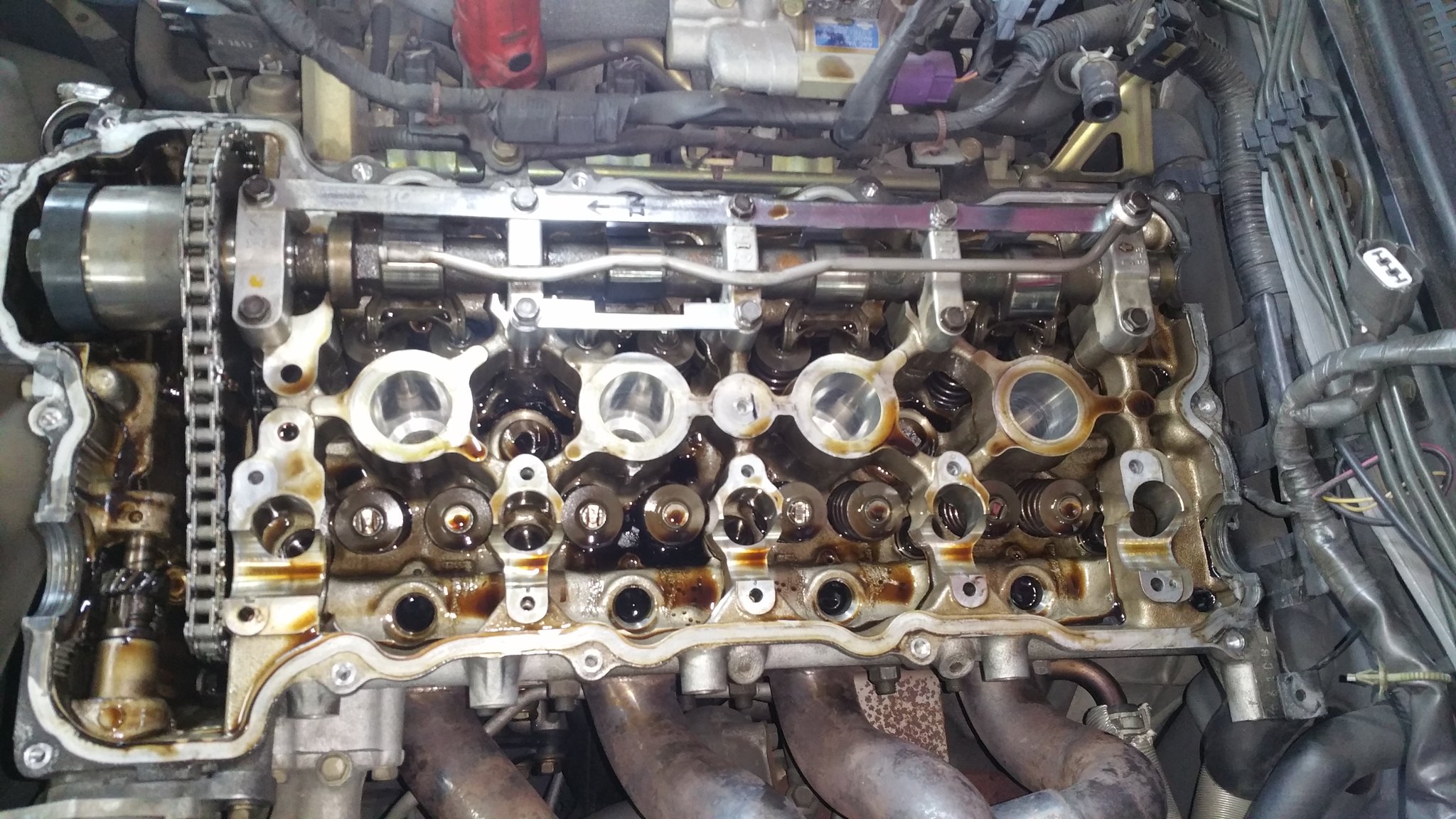 Solid お疲れ様です シルビア S15 Srdet ラッシュアジャスターが原因だと思われる音が出ているので交換します Nvcsの可能性もありますが ついでにロッカーアームストッパーを取付け 元通りに組んで作業終了です エンジンをかけた所 カラカラ音は