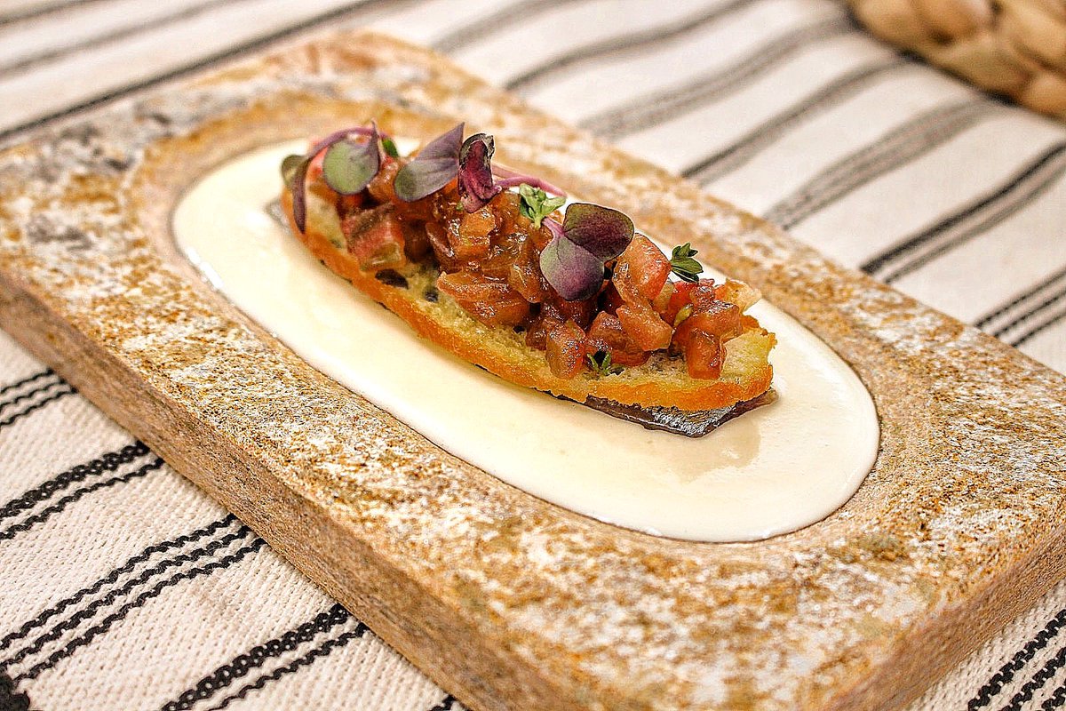 PenaChef's tweet image. Es Lunes y nos ponemos muy sibaritas para recibir a @LuaManuel con un Rabo de Ternera en crépinette y una crema de Ideazabal con Sardina ahumada