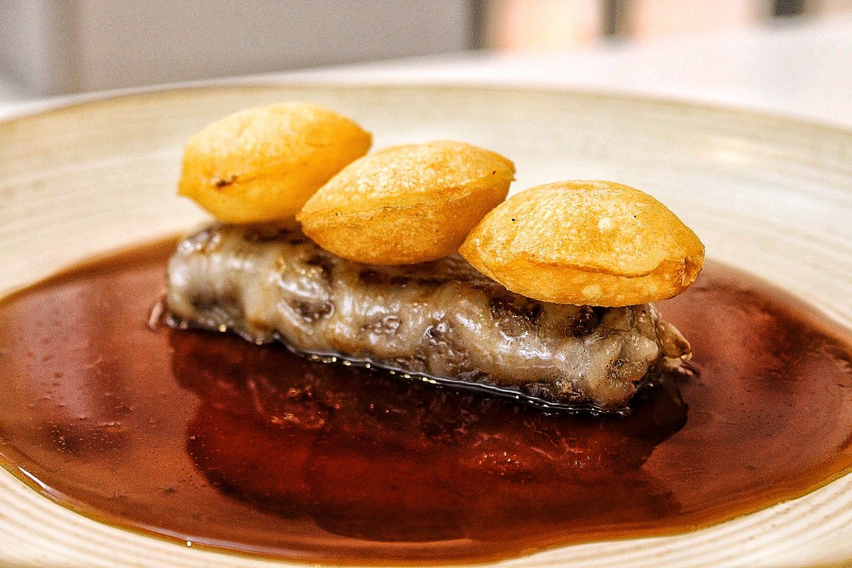 PenaChef's tweet image. Es Lunes y nos ponemos muy sibaritas para recibir a @LuaManuel con un Rabo de Ternera en crépinette y una crema de Ideazabal con Sardina ahumada