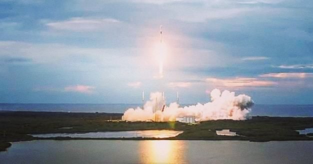 guillejsp's tweet photo. ❤ Despega un satélite, despega Argentina 🇦🇷
#SoberaníaCientífica https://t.co/Dhl031lZUN