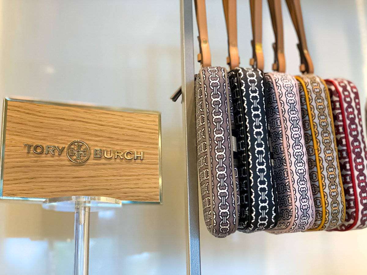 SenecaCasinos's tweet photo. We can't choose 😍
.
.
#LuxBox #ToryBurch https://t.co/CQZODpLyfZ