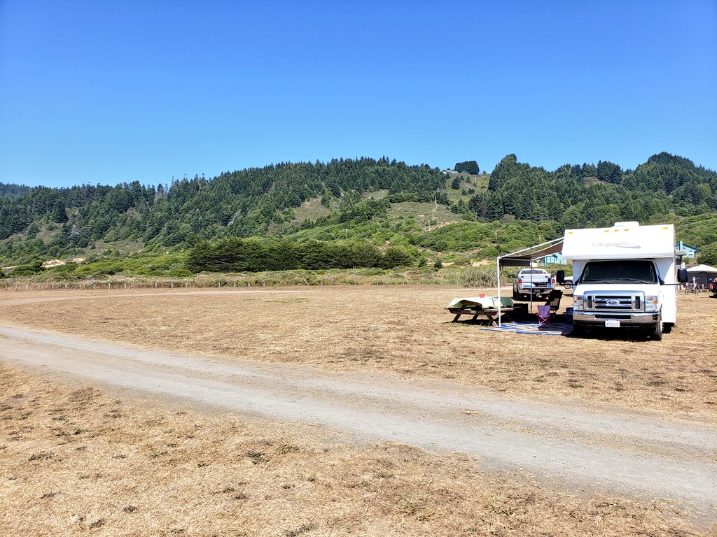 tinyocean_rving's tweet photo. My first day #WFRV (#work from #RV) and it was super awesome! Reliable internet, #oceanview and awesome weather! Well and we had time for a stroll to the #beach also. 👍 #RVTrip7 #RVingUS https://t.co/g5ae08s4lG