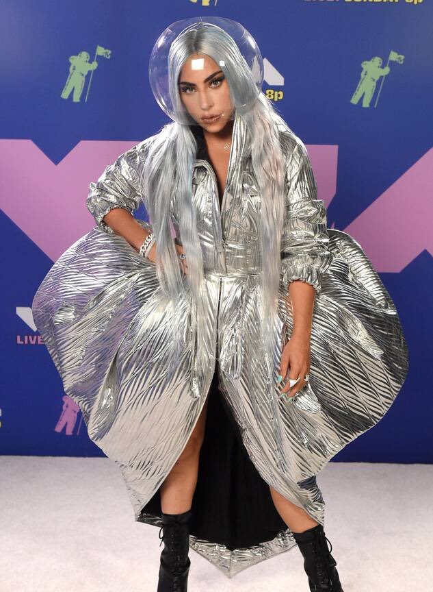 gwsgab's tweet photo. so who do you think won best 2020 vma carpet look? https://t.co/KEgt0udeBV