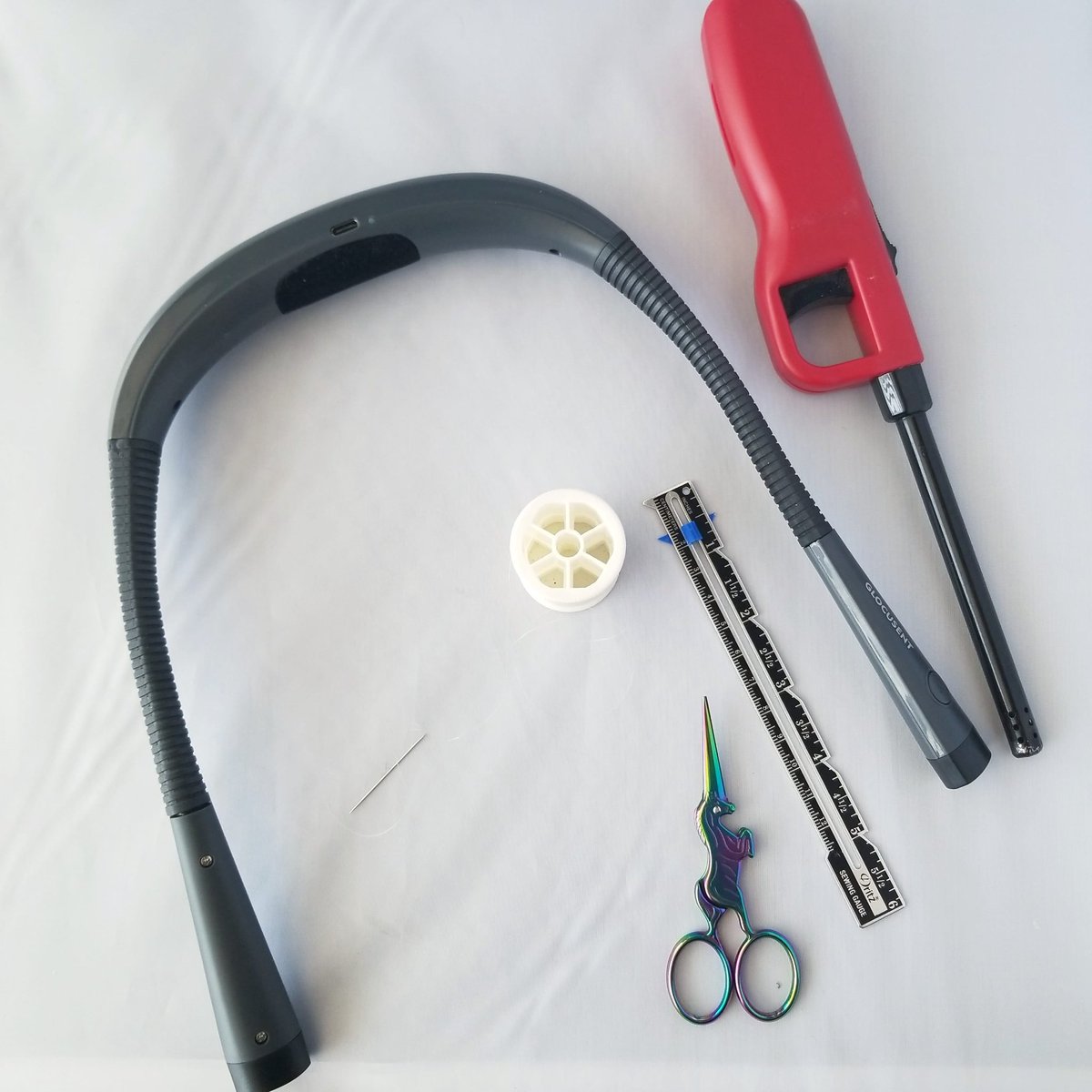 conchopurl's tweet image. Today's tools of the trade. I can't share pictures of the project, because it's alterations for a wedding dress! Pins were pulled, and new plans were made. So happy to help make things just right for my beautiful friend. 🖤👰

#toolsofthetrade
#necklamp
#invisiblethread
#scissors