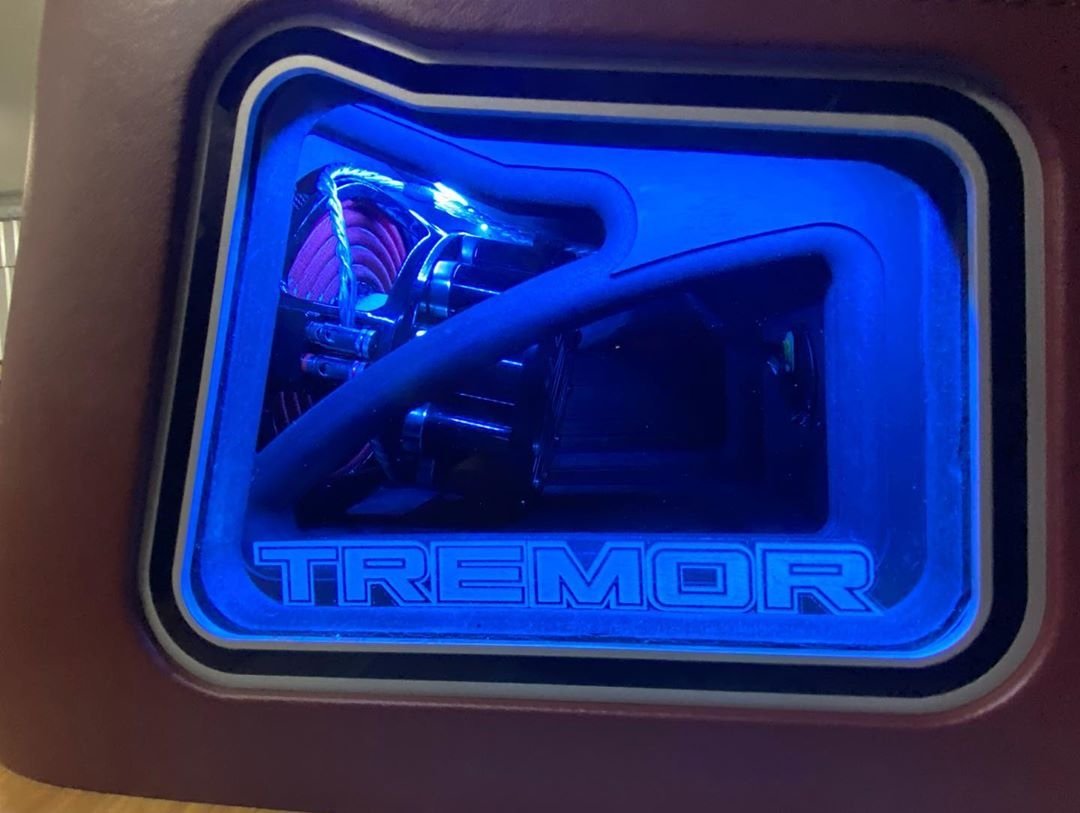 PASMAG's tweet photo. Two Hutchinson 10” woofers in a killer @MobileToysInc custom ported cabinet in one slick Ford Platinum F250 Tremor!
⏩ https://t.co/Lt08Xh7wD2 #pasmag #tuning365 #pasmagdealer #mtiacoustics #mobiletoysinc https://t.co/p2h54coytK