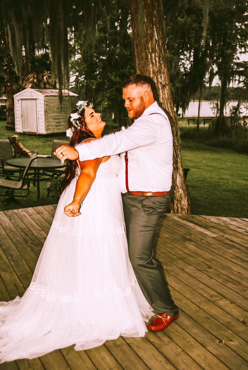 Ariel_Dnaeee's tweet photo. 8.22.20 The day I married my best friend &amp; had the time of our lives 💃🤪 https://t.co/8ru4QsiOek